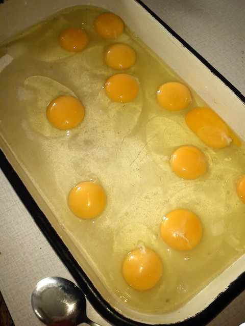 яйца в тава